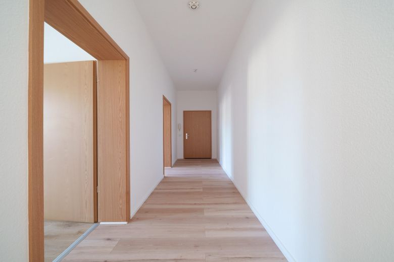 Lichtrijk 3-kamerappartement, ca. 96 m², met groot zonnig balkon in het groen – Flur