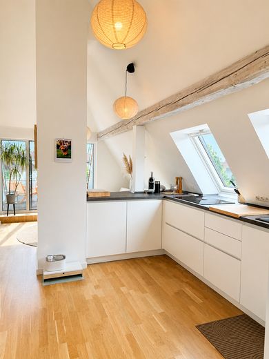 Agenturen & Freelancer aufgepasst! Exklusives Büro in Top Lage! – Offener Küchenbereich