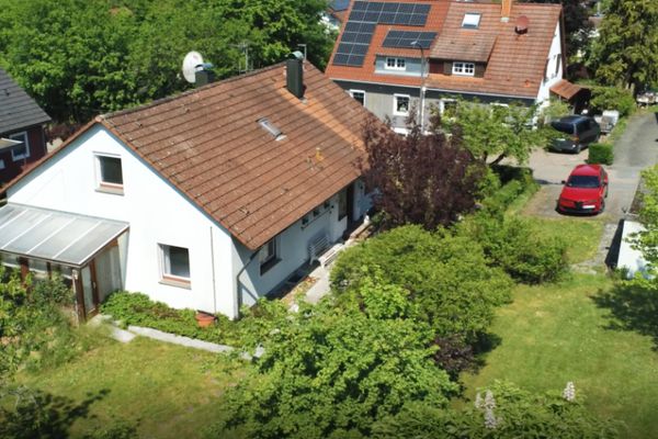 Duża, słoneczna, wymarzona działka z domem jednorodzinnym i dużą przestrzenią do swobodnego zagospodarowania!