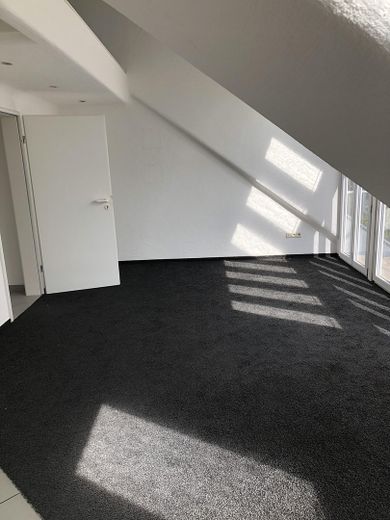 Appartamento mansardato in stile loft per intenditori – Foto 18