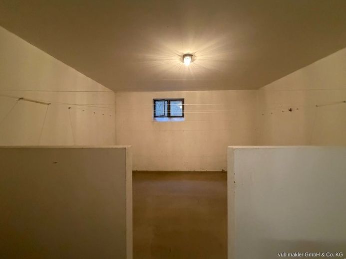 Helle Dachgeschosswohnung in Köditz mit zwei Balkonen und Tiefgaragenstellplatz – VUB0002470-15