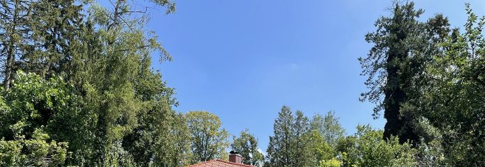 Paradies in Alleinlage – Wohnhaus Westansicht