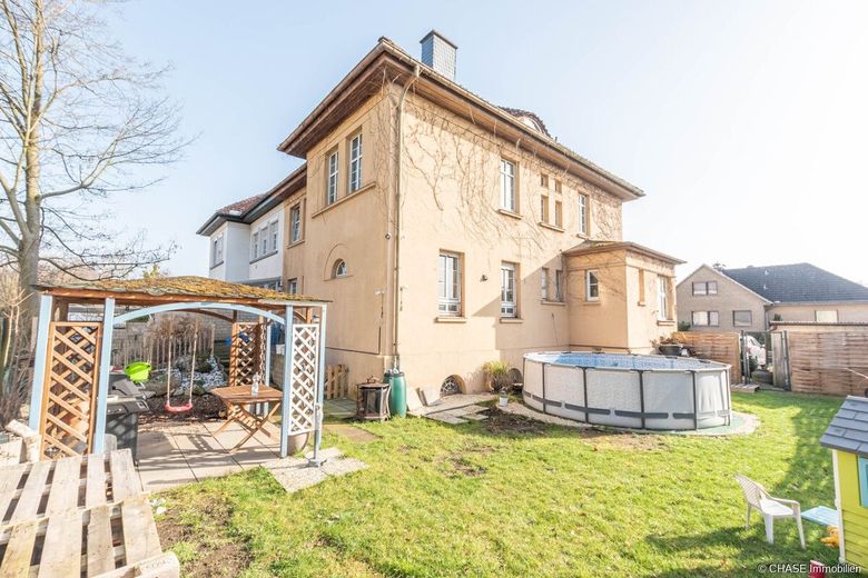 Herrliche Altbau-Stadtvilla als Doppelhaushälfte - Bevorzugtes Wohnen in Hessisch Oldendorf! – Außenansicht Garten