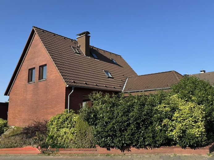 Spacious detached house at Wimmersberg – Frontansicht mit Anbau
