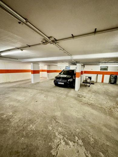 Tiefgarage mit 5 Parkplätzen