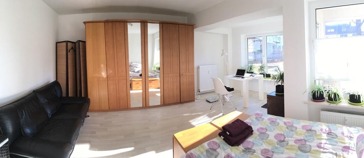 Schlafzimmer mit Südbalkon