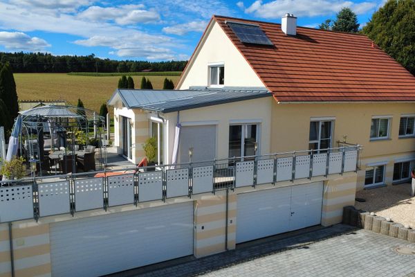 Ihre neue Eigentumswohnung - wohnen und optional arbeiten - auf 168 qm in Randlage mit großem Garten