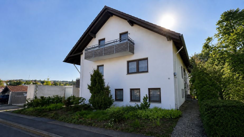 Wohnen mit Weitblick: Großzügige 5-Zimmer-Wohnung mit großem Balkon und Gartennutzung in Illingen – Foto 1