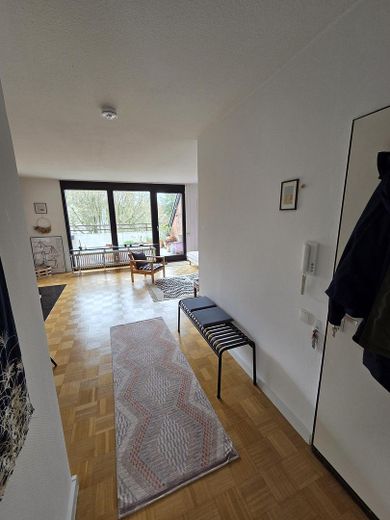 Splendido appartamento all'ultimo piano con camino, due balconi e vista sul verde – Flur Eingang