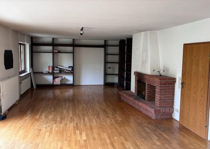 Krailling'de güzel, komisyonsuz yarı müstakil ev – Wohnzimmer