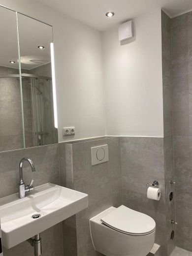 Attraktive 3-Zimmerwohnung mit sonnigem Balkon – Badezimmer