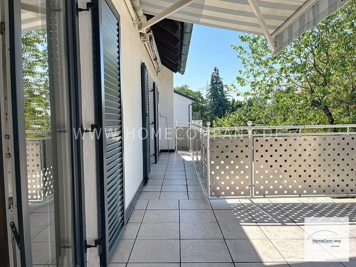 Appartement de 3 pièces lumineux et agréablement meublé avec terrasse sur le toit – 05f77195bcabde530de6e8cc527dc4787e519db2.jpg