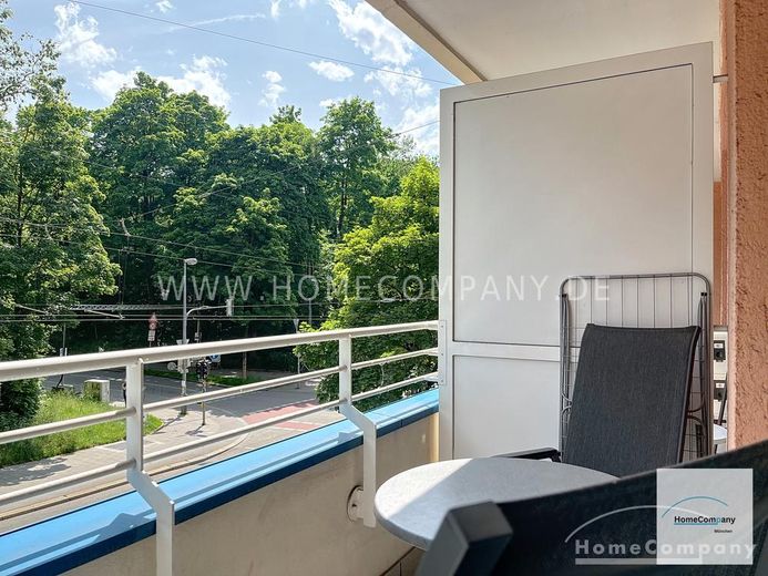 Tolles, neu renoviertes und möbliertes Apartment mit Balkon in Bestlage Bogenhausen – 58a3bb24380f1da0cc59d8a22e443e498620de10.jpg