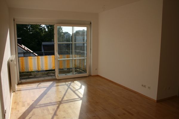 Schöne, helle, zentral gelegene 2-Zimmer-Wohnung mit Balkon