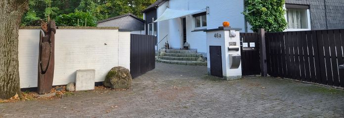 Exclusive garden apartment in a two-family house in a prime location near Steuerndieb / Eilenriede – Hauseingang auf der Nordseite
