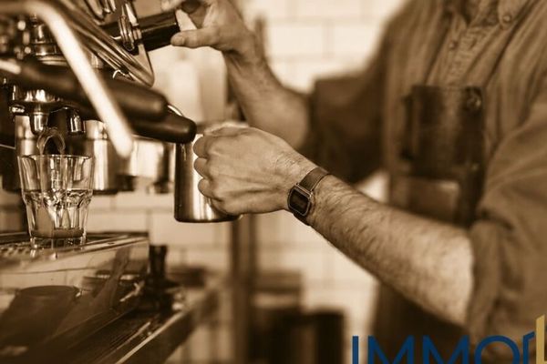 Piccolo e affascinante caffè a Berlin-Mitte – posizione di grande prestigio, altamente visibile e con molto potenziale