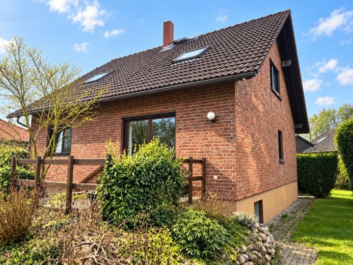 Ansprechendes EFH I 2 Wohneinheiten sind möglich I Schnelle Entscheidung ist erwünscht! – Foto 1