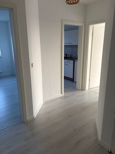 Appartement de 3 pièces dans un cadre idyllique avec jardin et 2 places de stationnement – Photo 2