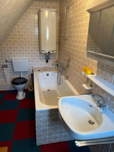 „Omas Häusle“, sofort verfügbar, mit großem Garten, schöner Lage und reichlich Potential ! – Bad DG