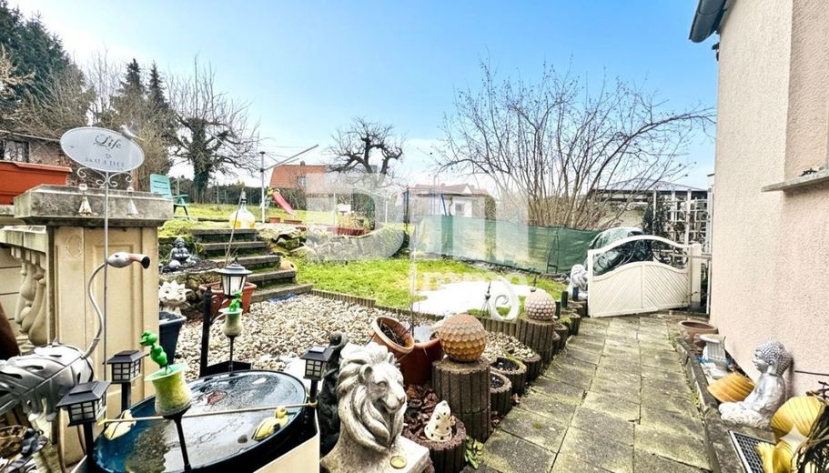 Schöne Doppelhaushälfte in schöner Wohnlage mit Panoramablick, Gartenbereich und Garage – Gartenbereich hinter dem Haus