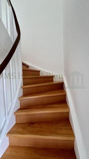 ** Charmantes Einfamilienhaus in zentraler Lage in Lampertheim - viel Platz für die ganze Familie ** – EG Treppe