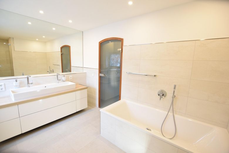 Exklusives Wohnen am Königsforst – Hochwertige 135‑m²‑Residenz in der Parkstraße – Bad
