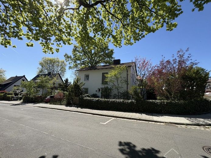 Gepflegtes Einfamilienhaus mit Garage und Garten in ruhiger u. gehobener Lage Erlangen – EFH Erlangen 014