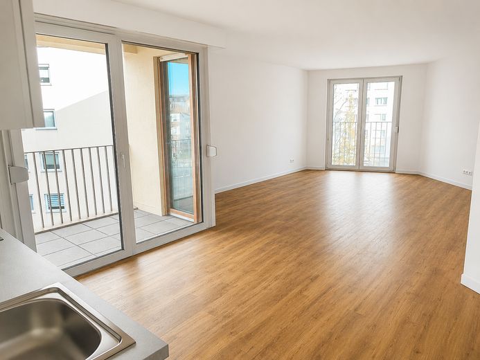 *Neuwertig* 3-Zimmer-Wohnung mit Balkon in Offenbach – Wohn-Essbereich 