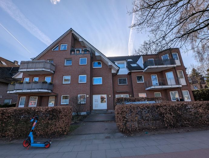 Aucune attente : spacieux refuge de 2 pièces à Lokstedt (prêt à emménager et sans commission) – Hausansicht