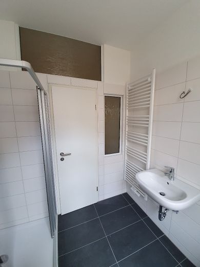 Voll vermietetes, attraktives,MFH mit 5 WE´s in Zentrumsnähe von Reichenbach – EG Dusche Detail