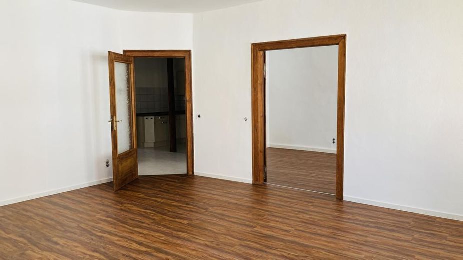 Wohnzimmer zu Küche und SZ