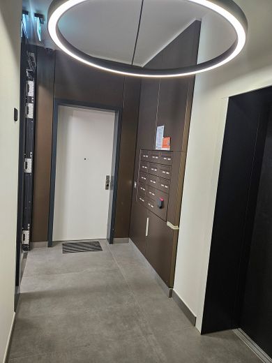 4 Zimmer Wohnung mit direktem Spreeblick und Weitblick über die Stadt – Entree mit Fahrstuhlzugang