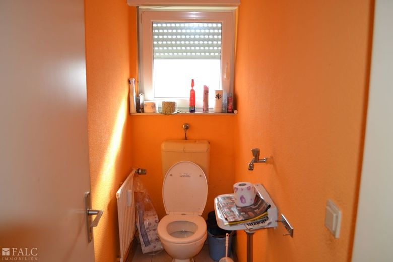 separates WC