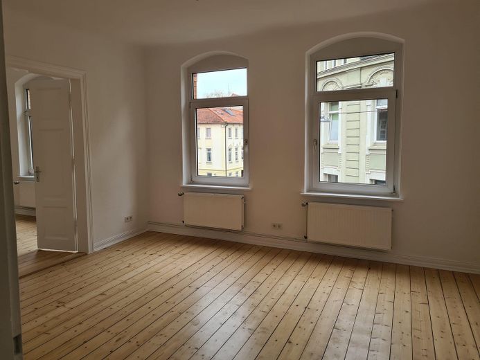 Neu sanierte, wunderschöne Altbauwohnung in zentraler Lage – Zimmer 1