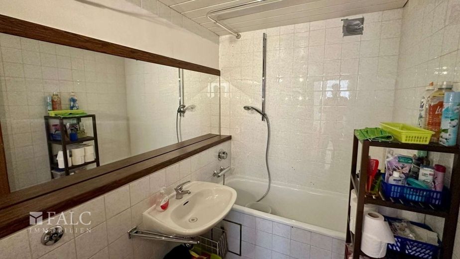 Helle 2-Zimmer-Wohnung mit großzügigem Wintergarten in Augsburg-Lechhausen – Bad