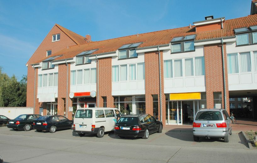 Modernisiertes Haus in einer Wohnanlage inkl. Praxisräume. Sehr gut für Investoren geeignet. – Unübersehbare Ideal-Lage