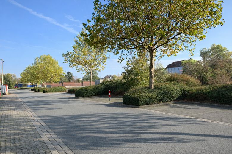 Ansprechende Büroräumlichkeiten im 1. OG – Parkplätze