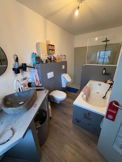 Einfamilienhaus mit Aussicht und großzügigem Waldgrundstück – Badezimmer