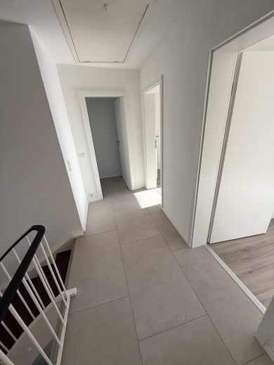 Casa a schiera ristrutturata con finiture di pregio in affitto a Mindelheim – Flur OG