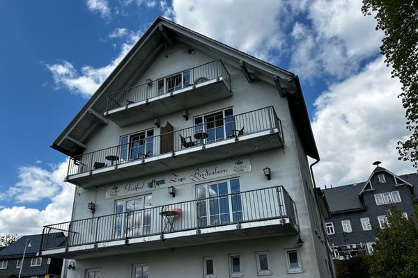 Facteur 6,5 !!! Investissement immobilier avec activité de restauration et de pension établie dans la station thermale de Masserberg