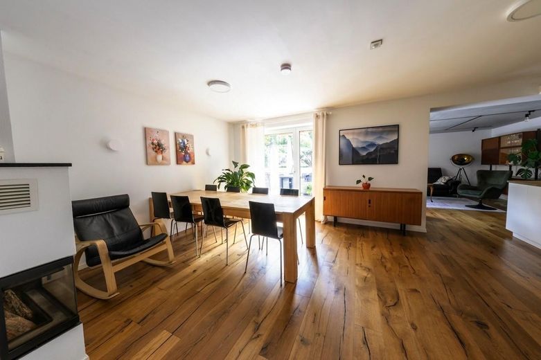 ‘‘Ruhig & grün: Helle 96m² Terrassen-Wohnung mit moderner Ausstattung und guter Anbindung‘‘ – Wohn-/Essbereich