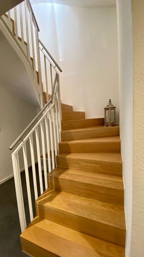 Bestens ausgestattete Maisonette-Wohnung (ca. 185 m², mit Einbauküche) in ruhiger Citylage von Bühl! – Treppe 1. OG / 2. OG