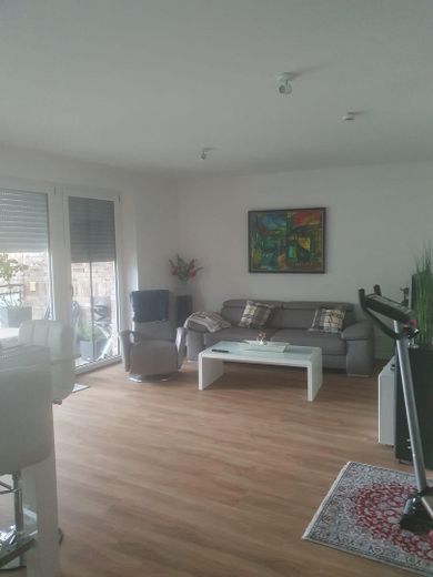 2 Zimmer Wohnung mit Balkon und Tiefgaragenplatz in Hamburg-Iserbrook – Wohnzimmer 