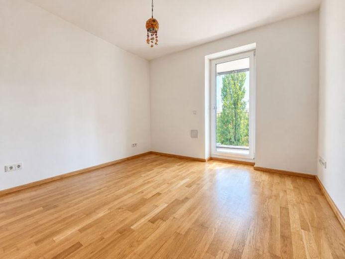 Above the Rooftops of Haidhausen – 2 Rooms, Large South-Facing Balcony & Urban Munich – Foto 1