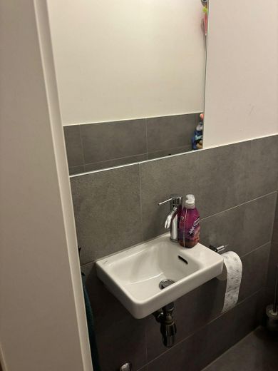 Stilvoll kernsanierte 4-Zi-Altbau-Wohnung mit Wohnküche – Gäste WC