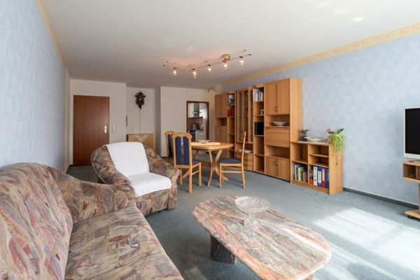 Amplio apartamento de 3 habitaciones con gran balcón y garaje: céntrico y tranquilo en Donaueschingen