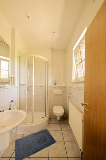 Großzügiges Einfamilienhaus auf traumhaft schönem Grundstück – Gästebad