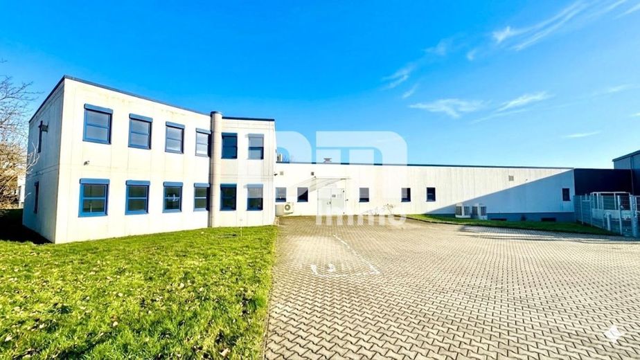 Vielseitiger Gewerbekomplex Halle + Büro / Freifläche - Top Infrastruktur direkt am A44 / A49 Kreuz – Frontansicht / Zufahrt Haupthalle