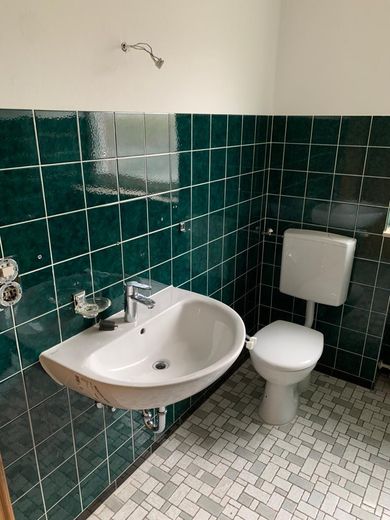 Ein- oder Zweifamilienhaus auf großzügigem Grundstück in zentraler Lage von Harsewinkel – EG Bad