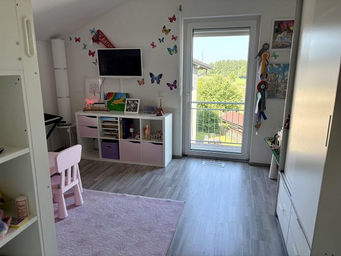 Kinderzimmer 1 + Zugang Balkon